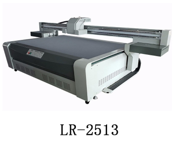 LR-2513通常我們也稱為萬能打印機，他是根據國際標準尺寸而來，加上這種uv機器不收材質約束，差不多什么都可以打印，通常我們也稱之為萬能打印機